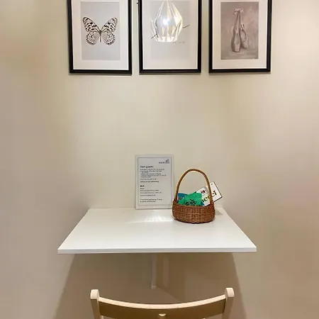 Halby In The Very Center Of Gasthuis Warschau