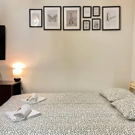 Halby In The Very Center Of Βαρσοβία